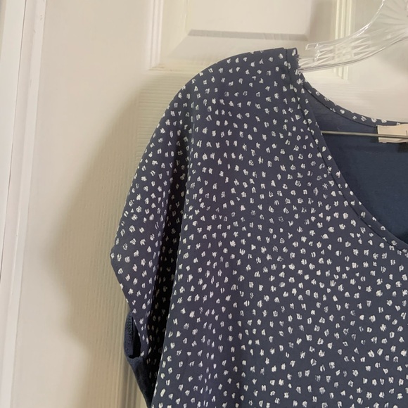 Loft Blue/White Spot Print V Neck Blouse size Small - Picture 4 of 7